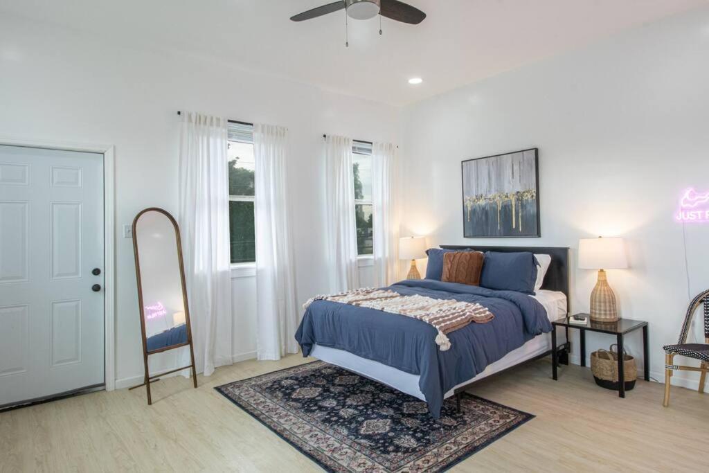 Apartment Vibrant Gray Downtown Loft