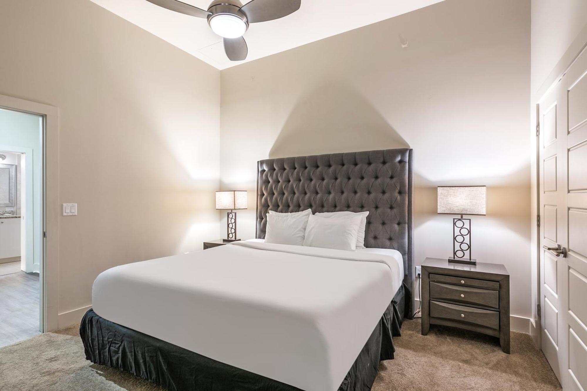 Charming 2br Retreat Steps From The French Quarter Apartment *