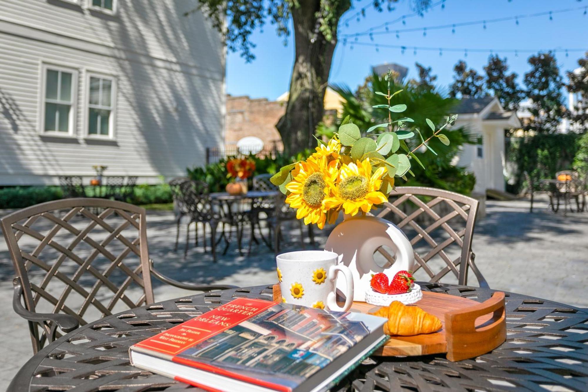 Apartment 3br On Carondelet By Hosteeva
