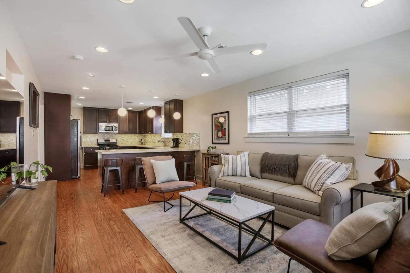 Charming W Huge Yard Near Bayoucity Park! *