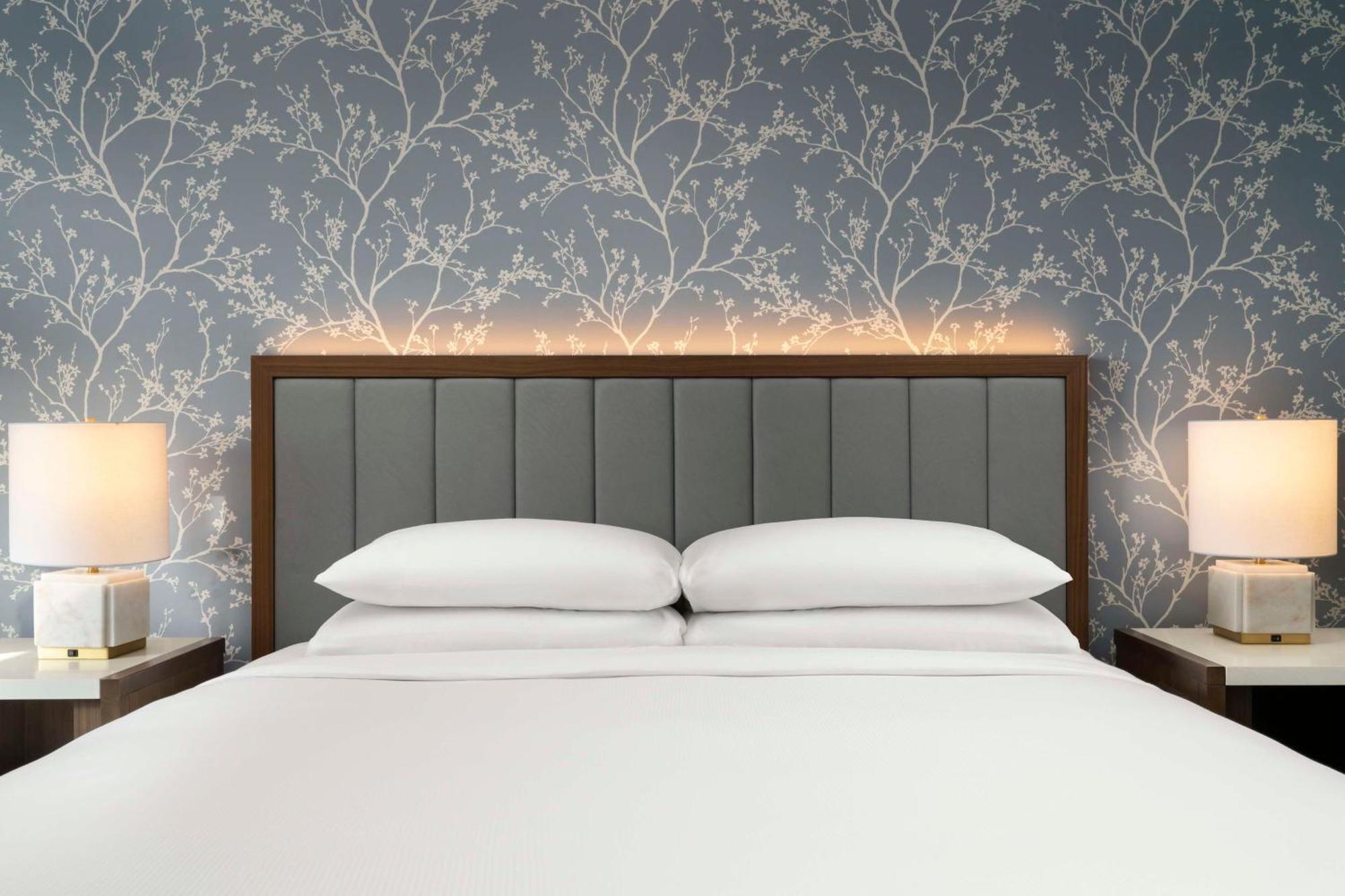 Hilton Riverside Hotel 4*