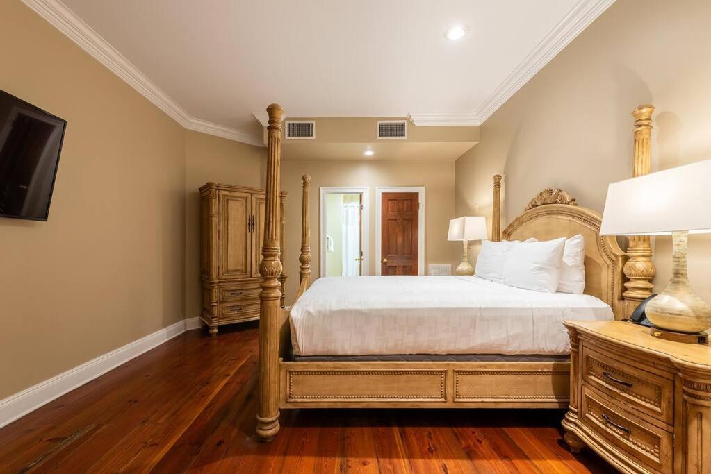 St. Philip Manor French Quarter New Orleans