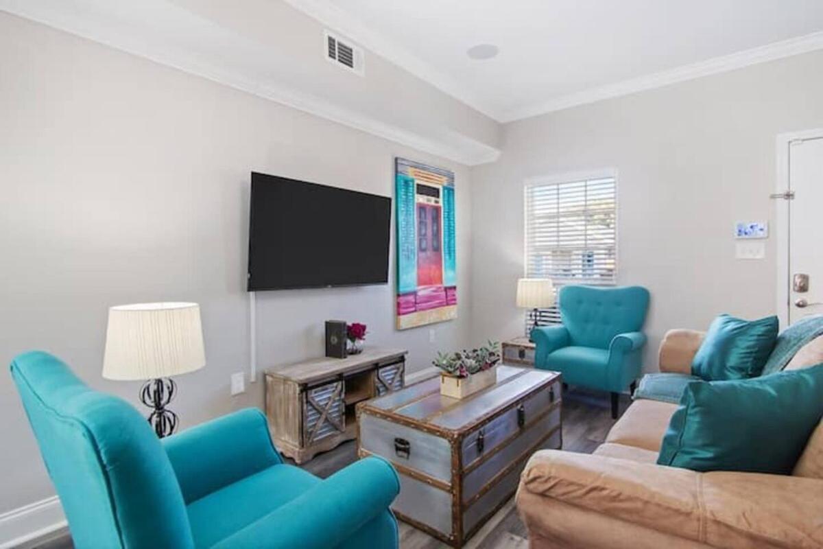 Vibrant 5br Close To Street Car Holiday home New Orleans