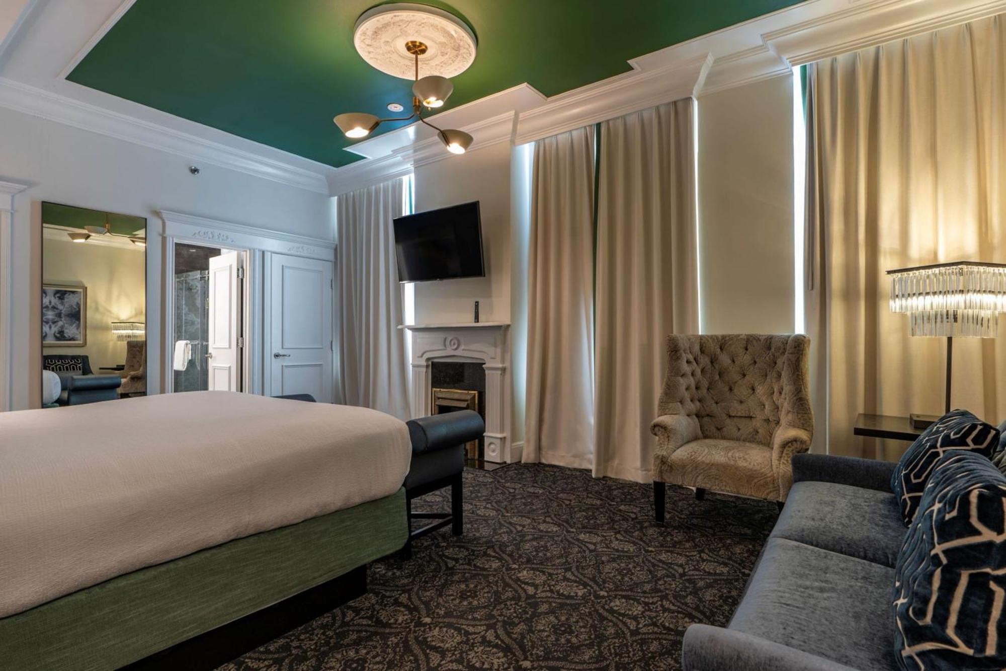 Hotel Le Pavillon, New Orleans, A Tribute Portfolio New Orleans