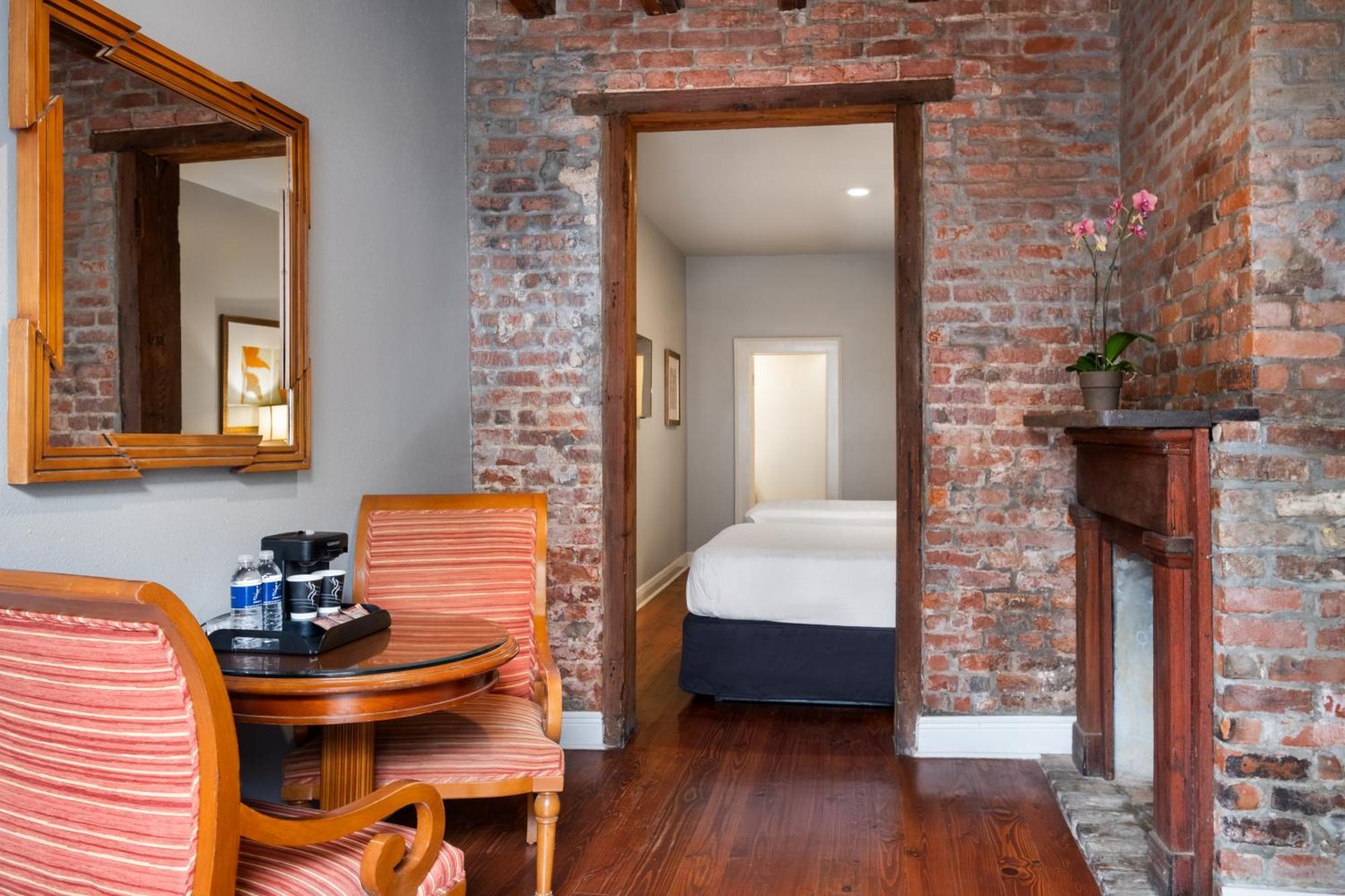 Courtyard By The French Quarter