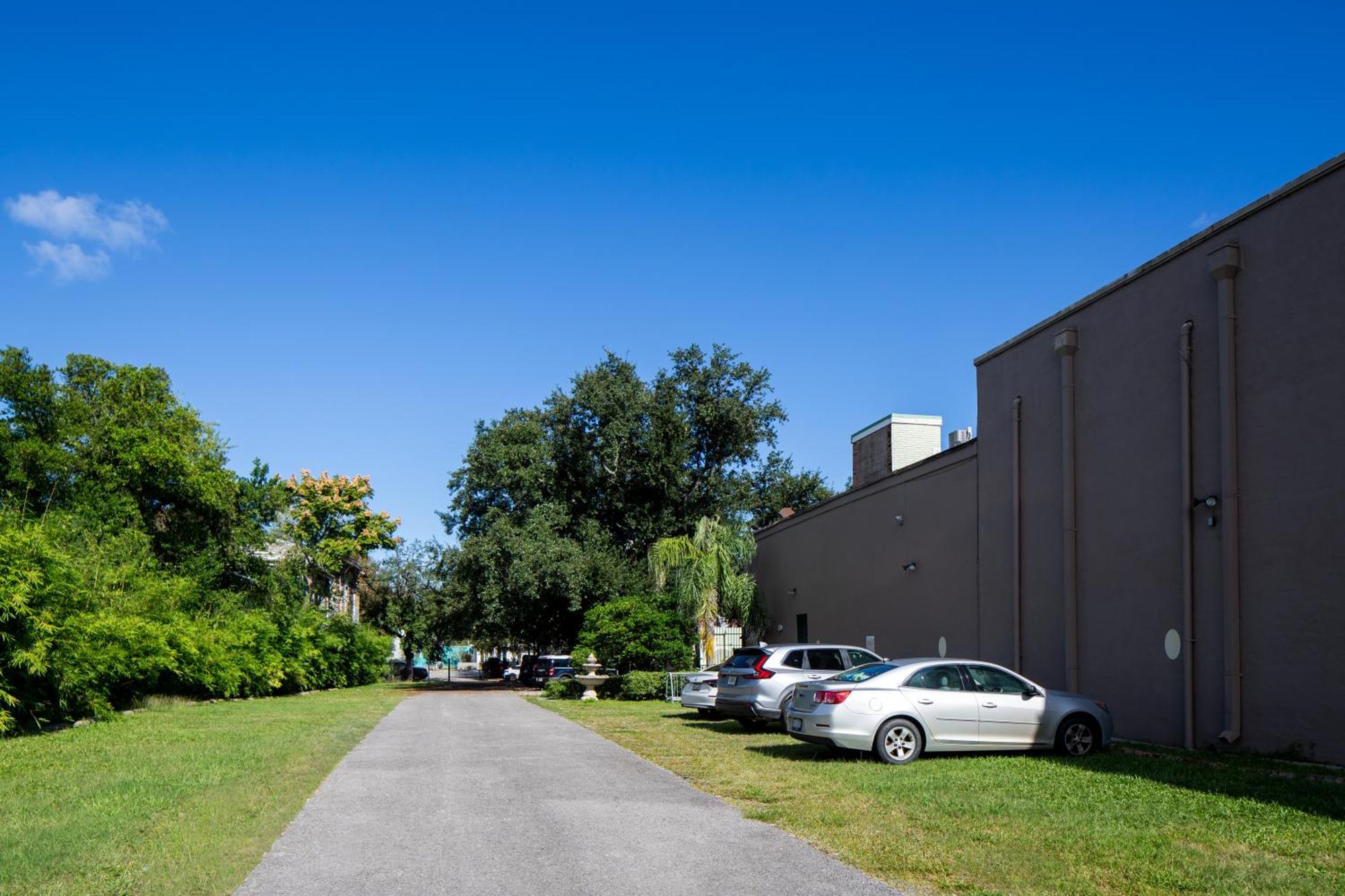 Courtyard By The French Quarter Hotel