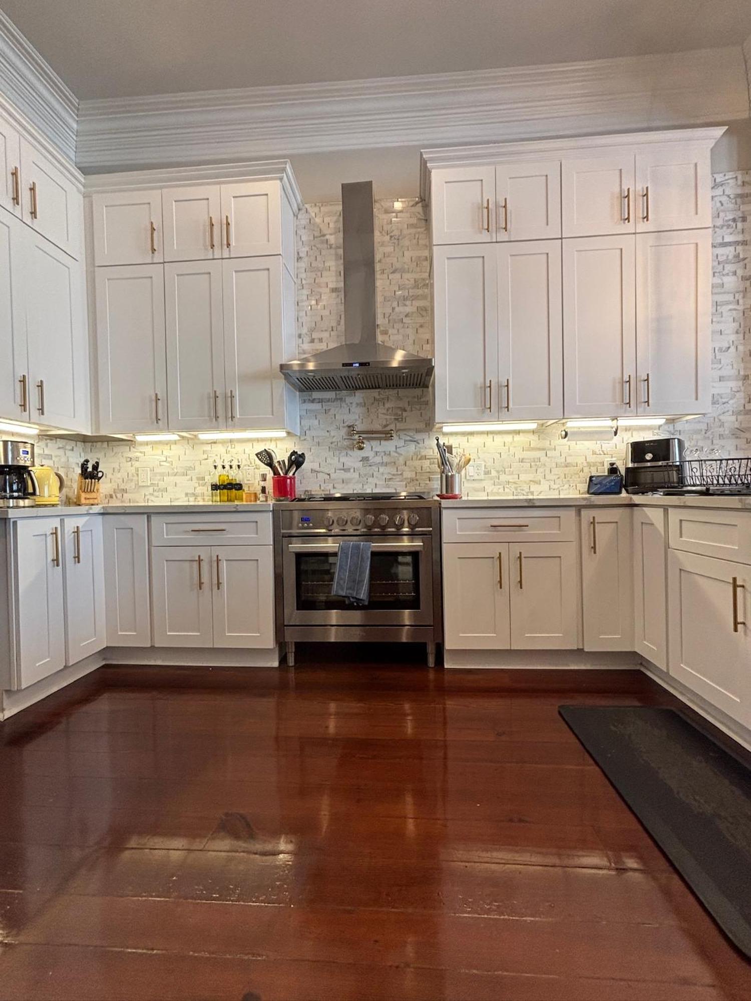 Luxe Historic With Pool & Hot Tub *