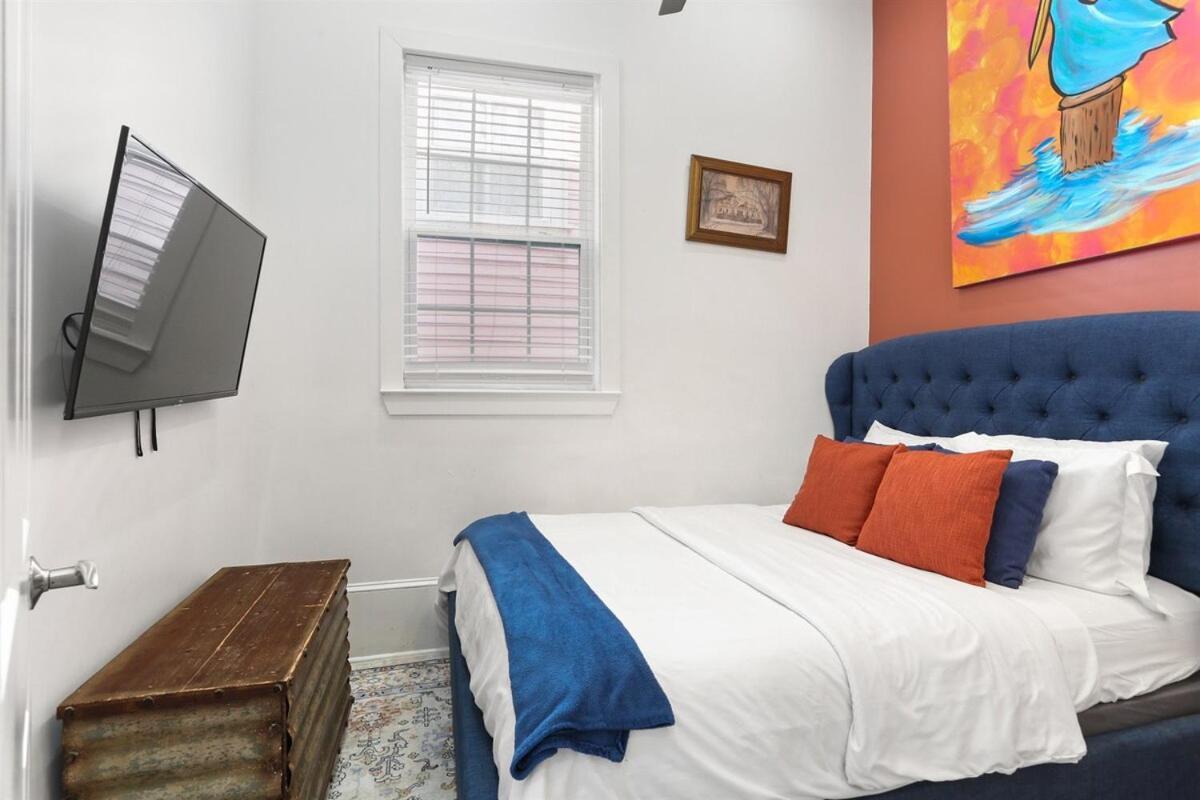 Cozy Fresh Lux House Near Downtown Holiday home *