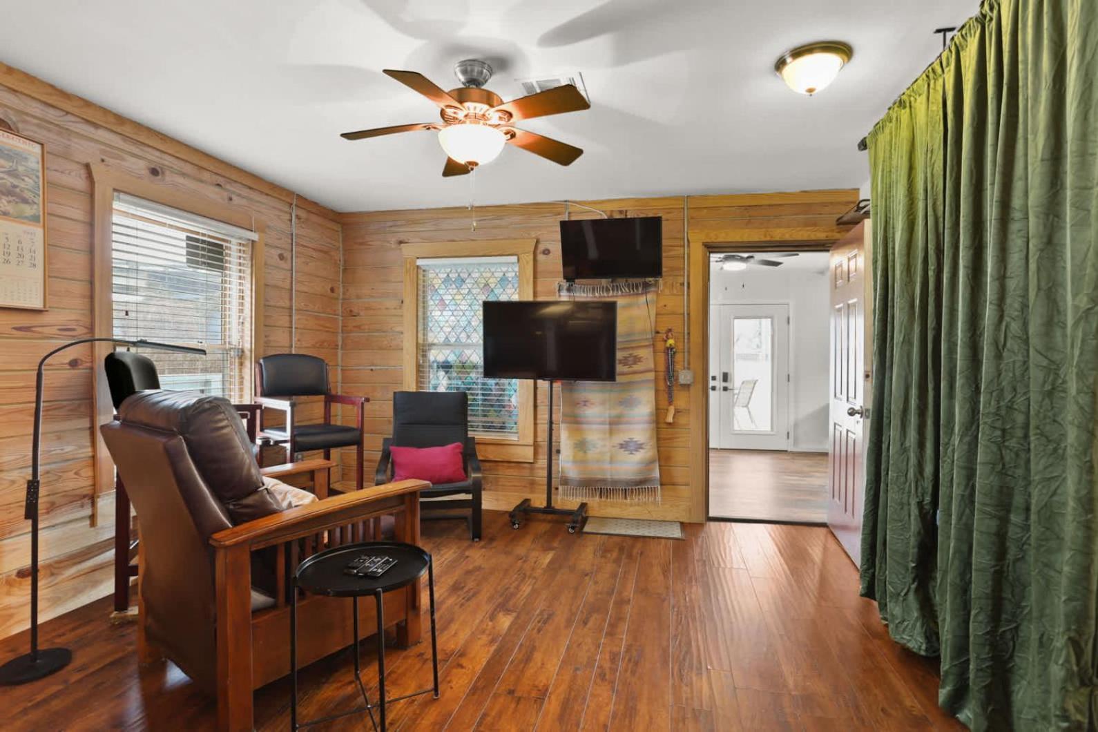 Unique 3bd 'urban Cabin' Close To French Quarter Holiday home New Orleans