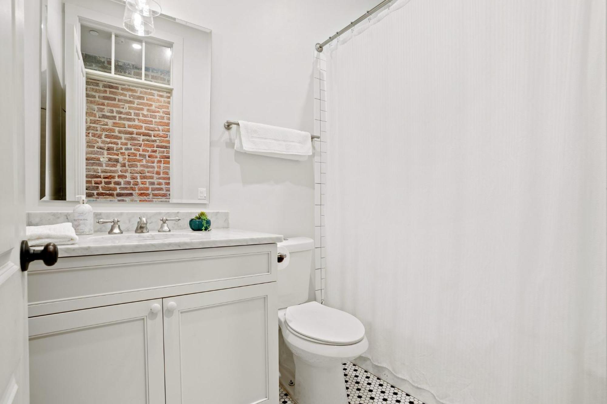 Charming Cbd 4br On Gravier Near Jazz & Dining Hotel New Orleans