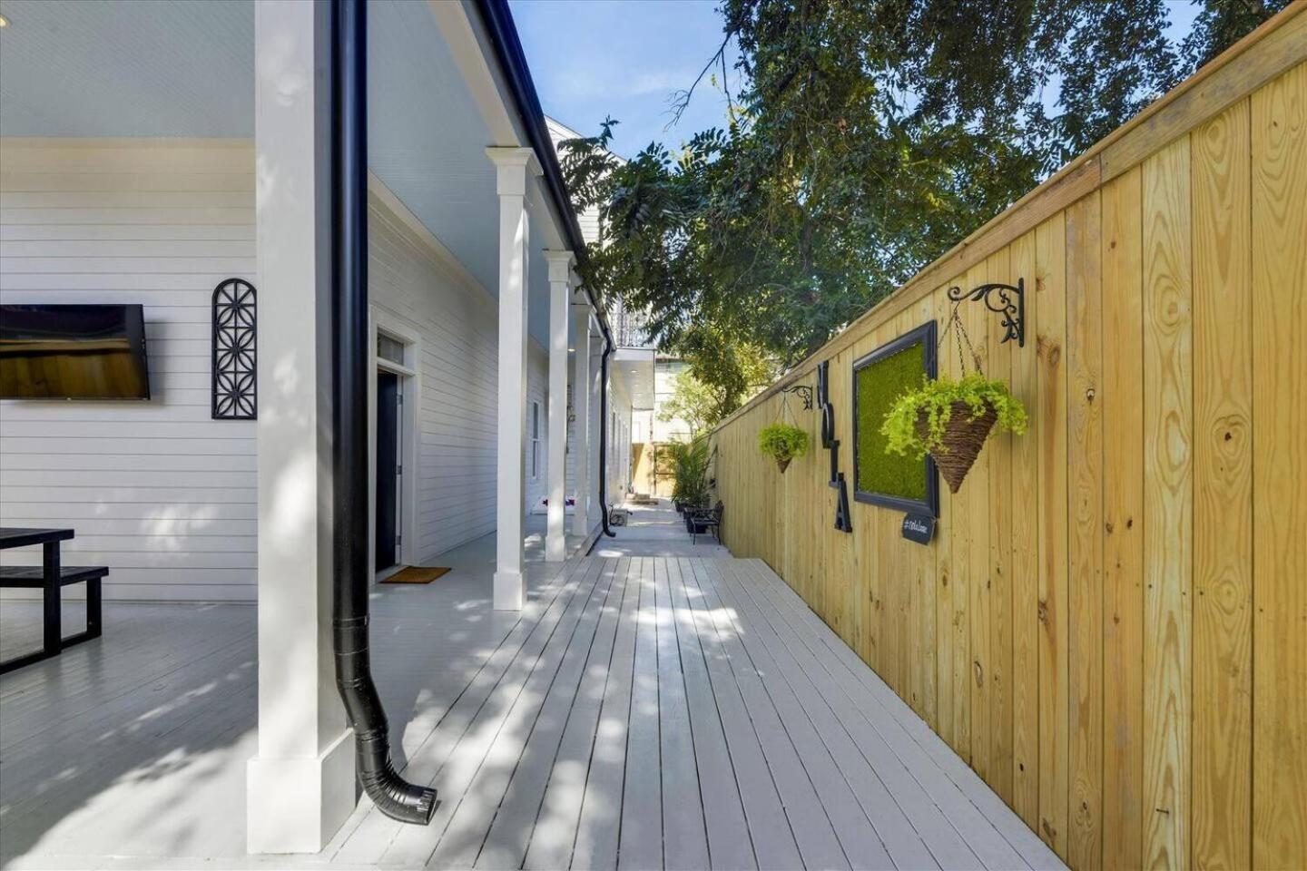 Chic 3br Esplanade W Yard * New Orleans
