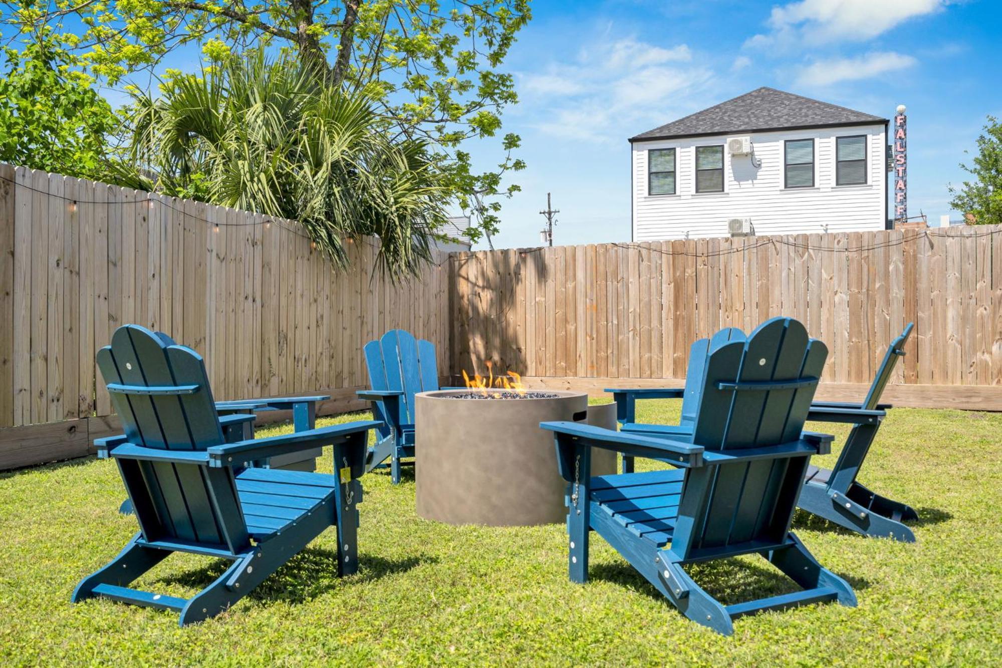 Mid-city 3 King Br W Fire Pit & Parking Holiday home *