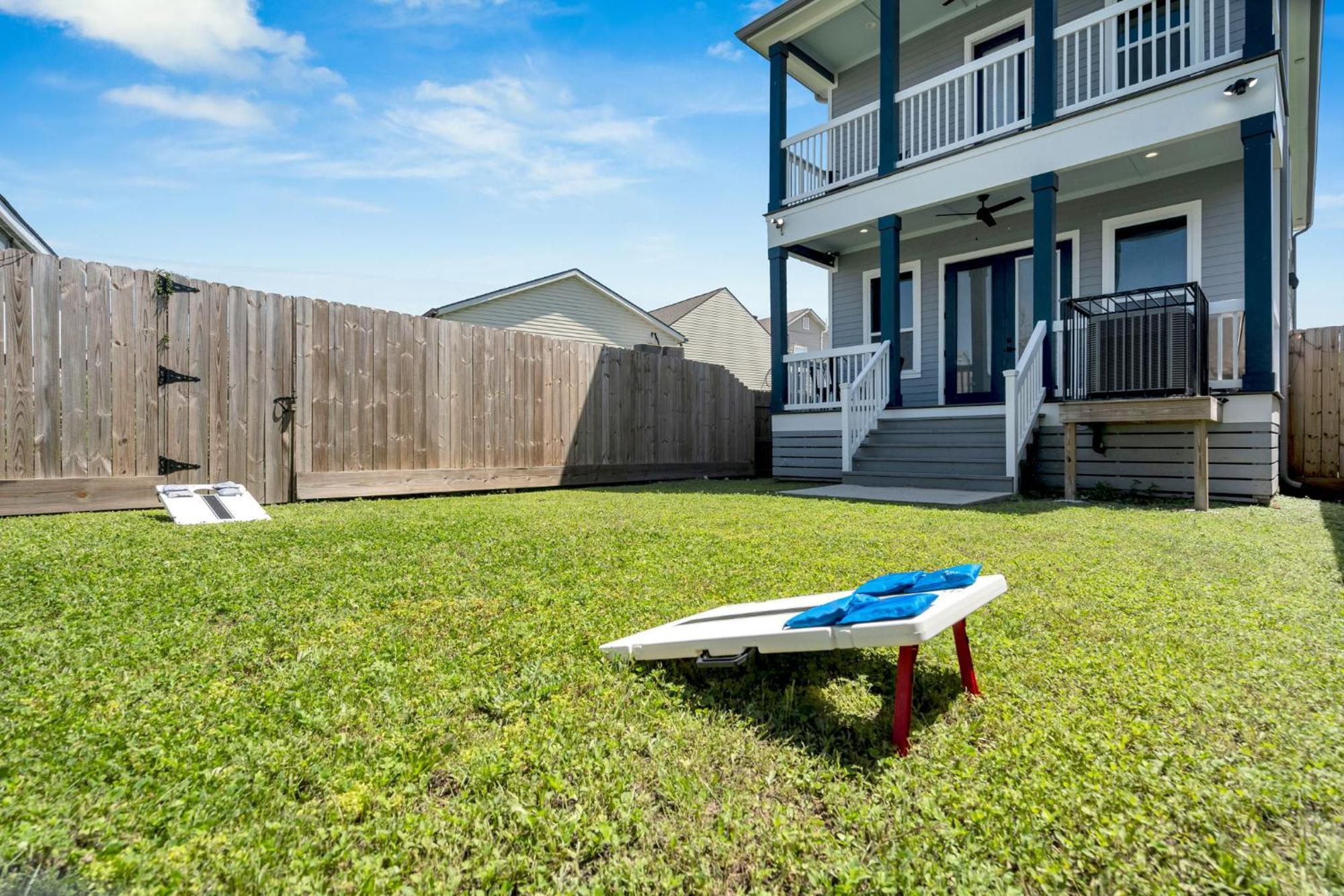 Mid-city 3 King Br W Fire Pit & Parking Holiday home