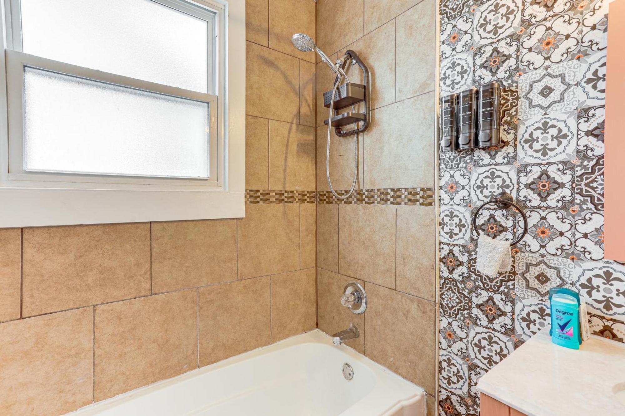 3 Mi To French Quarter Retreat With Private Yard