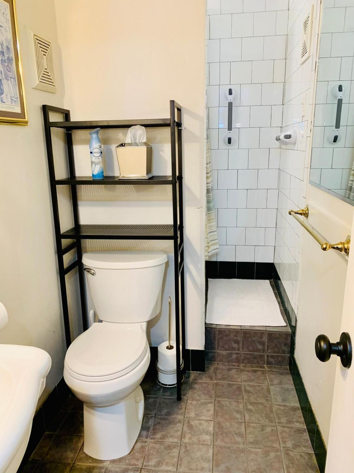 Hidden Jewel Btwn French Quarter & Frenchmen St Apartment