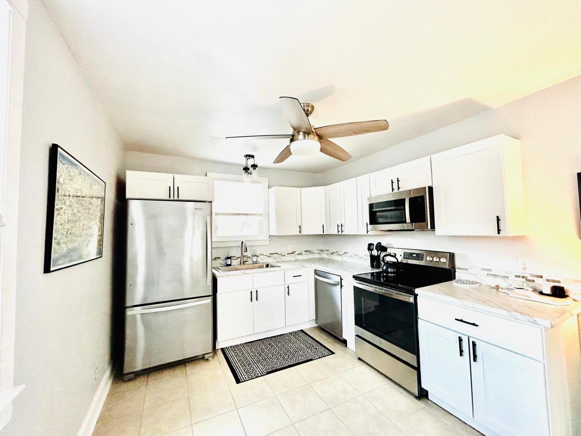 Renovated Charming 2br Close To French Quarter Apartment *