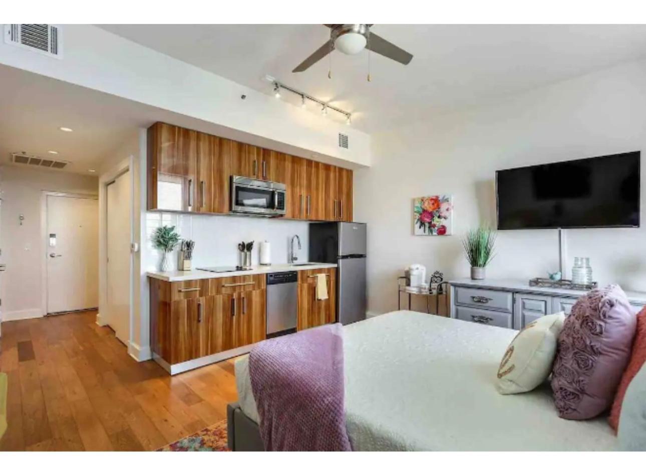 Aparthotel Amazing Beautiful View 2 Blocks To French Quarter, Small Rooftop Pool, Gym, Seanger Theater, Super Dome, And Bourbon St New Orleans