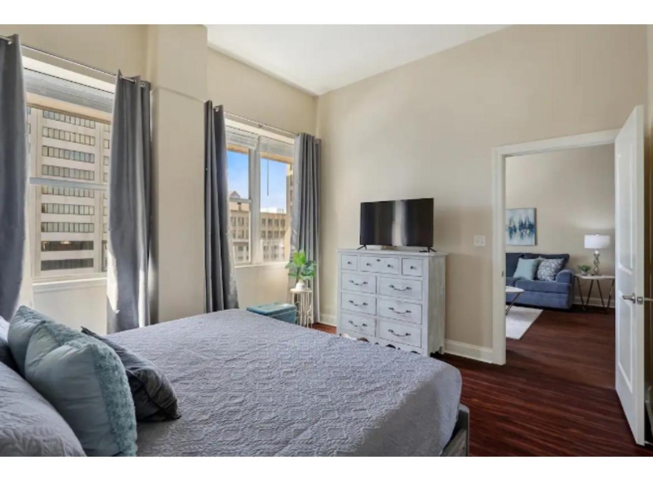 Amazing Beautiful View 2 Blocks To French Quarter, Small Rooftop Pool, Gym, Seanger Theater, Super Dome, And Bourbon St New Orleans