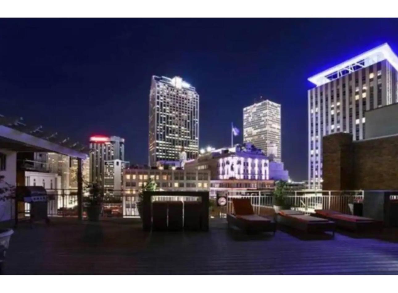 Amazing Beautiful View 2 Blocks To French Quarter, Small Rooftop Pool, Gym, Seanger Theater, Super Dome, And Bourbon St *