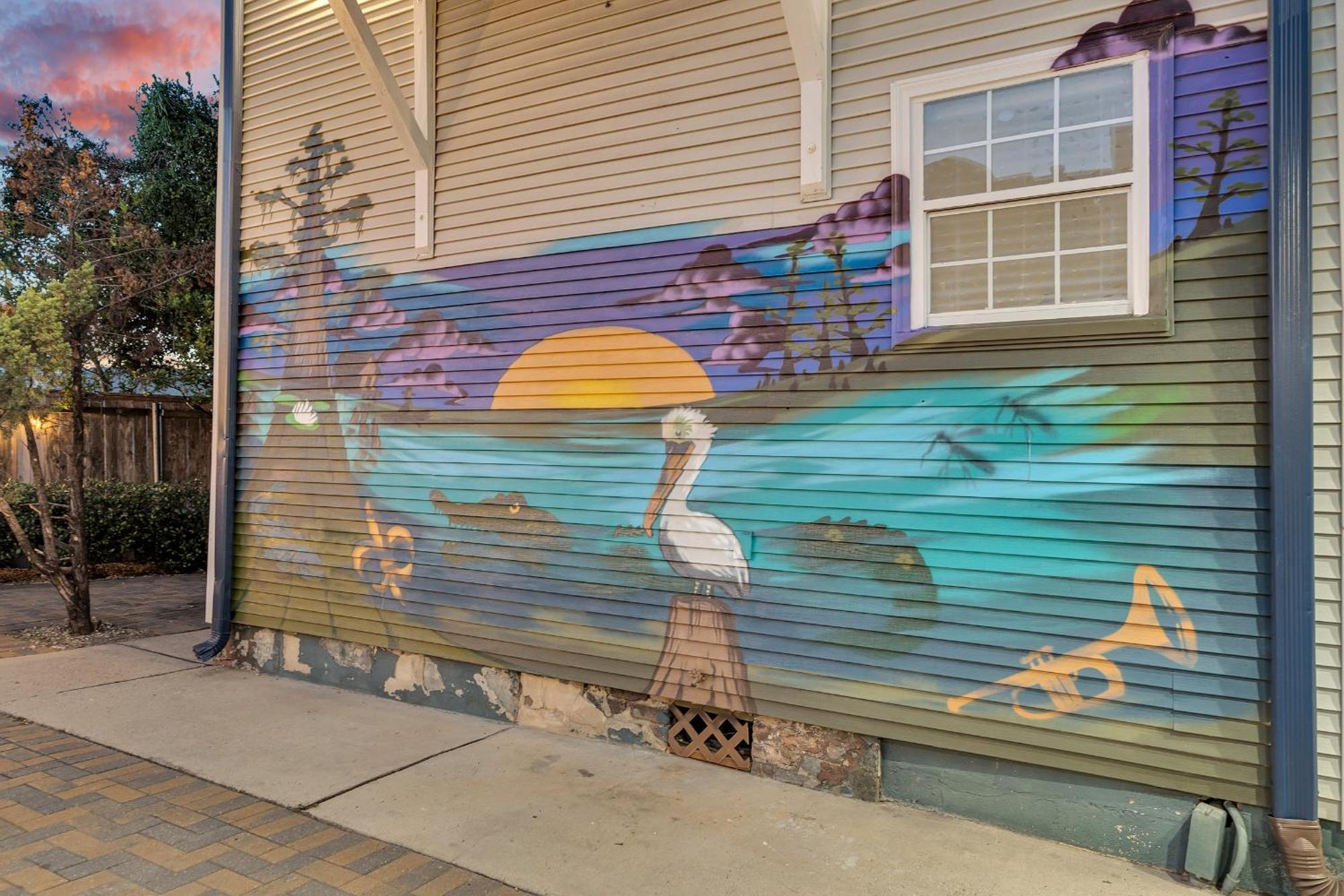 Sleeps 24-spacious Near Fq W Pool