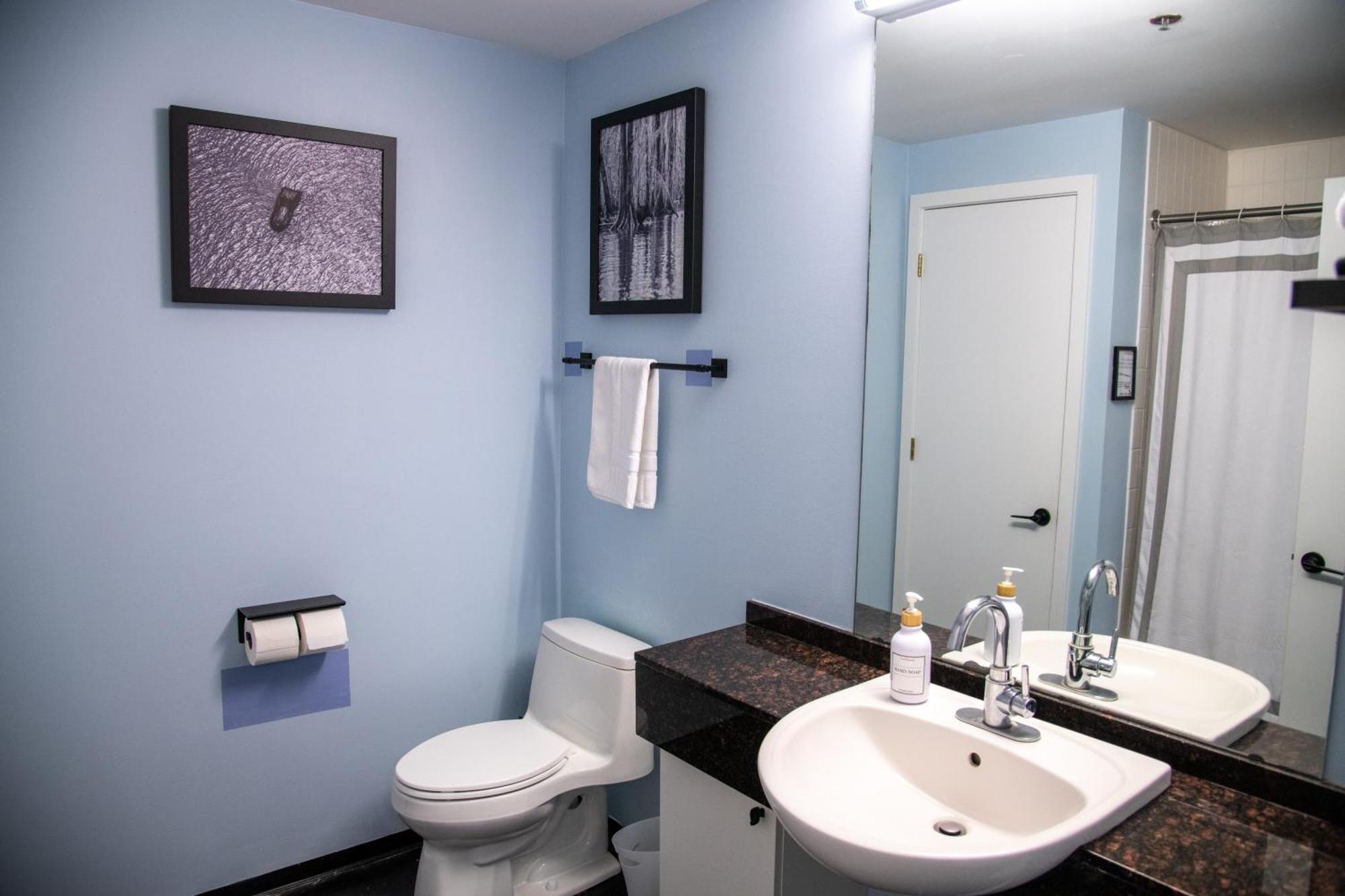 Condo W Rooftop Gym By Canal St Holiday home *