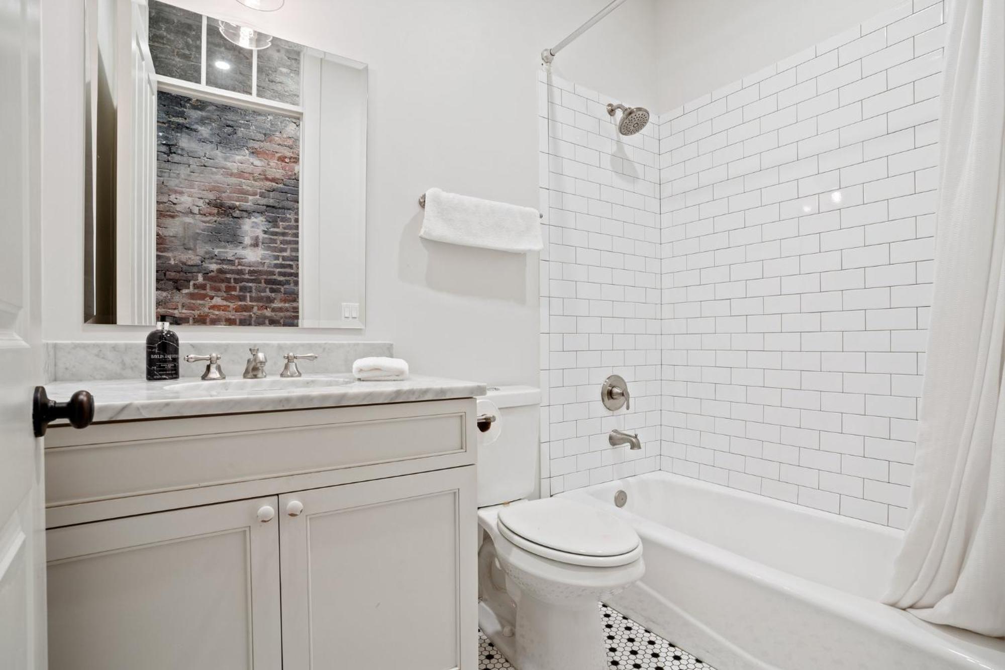 Hotel 4-br Near Bourbon St New Orleans