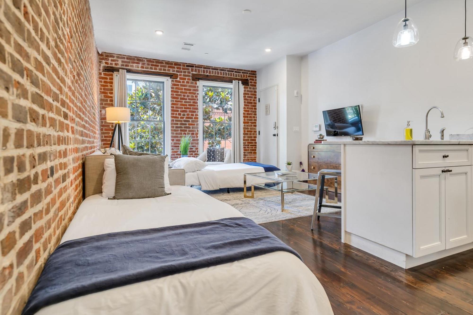 Hotel 4-br Near Bourbon St