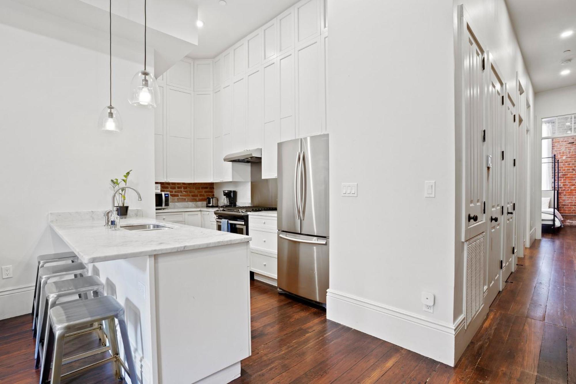 Hotel 4-br Near Bourbon St *