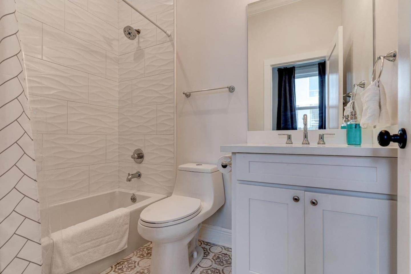 Mid-city 3br W Pool Balcony Near Streetcar & Fq