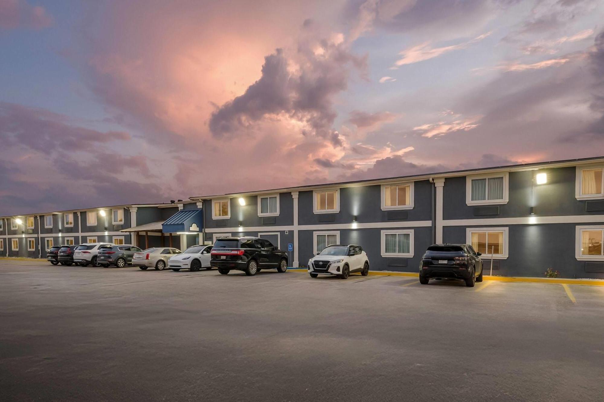 Hotel Days By Wyndham Pontchartrain