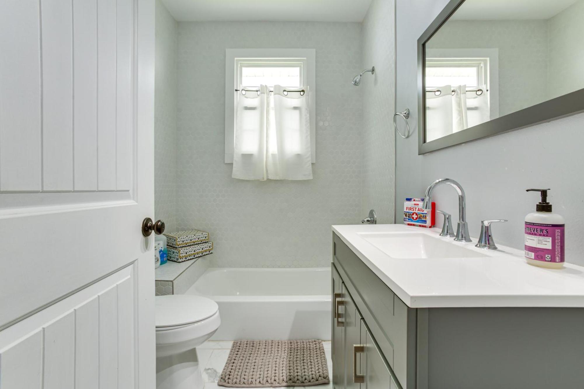 Work & Play: Colorful In Heart Of Nola! Holiday home New Orleans