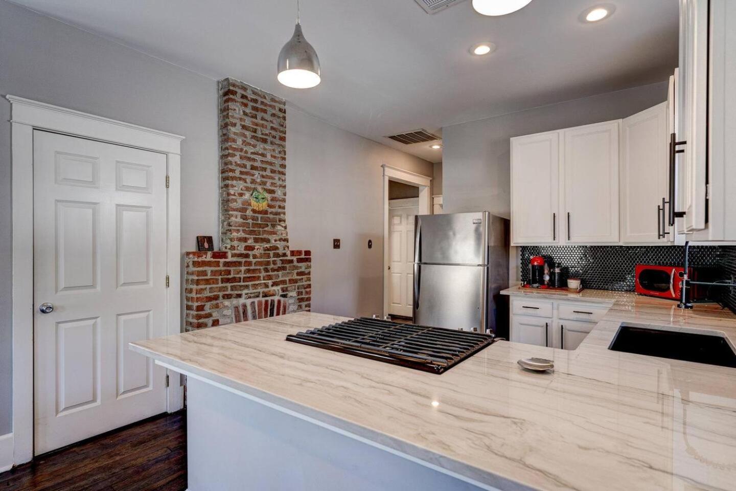 Uptown 3br W Fenced Yard Near Magazine Holiday home