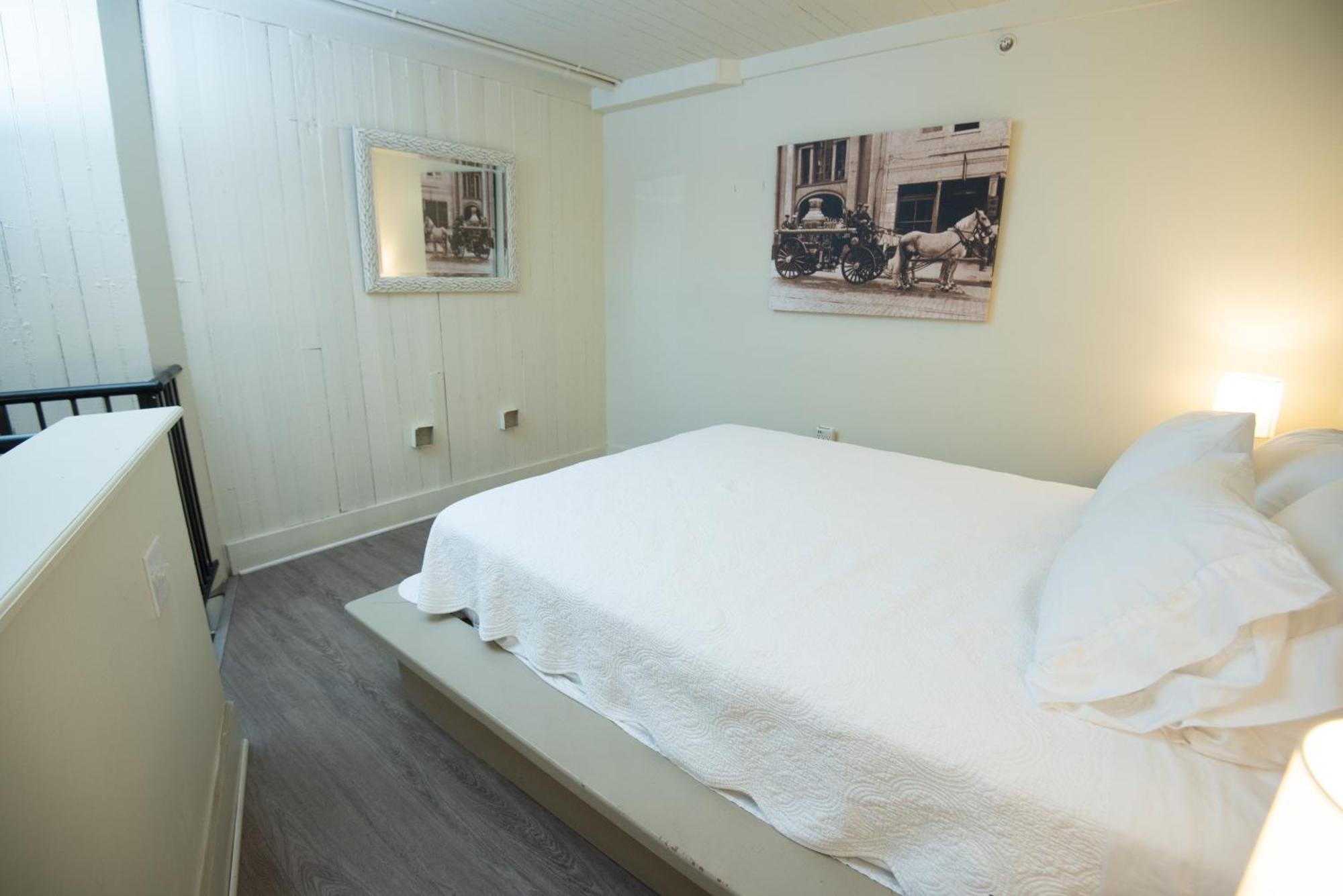 Engine 24 Firehouse Bed & Breakfast 3*