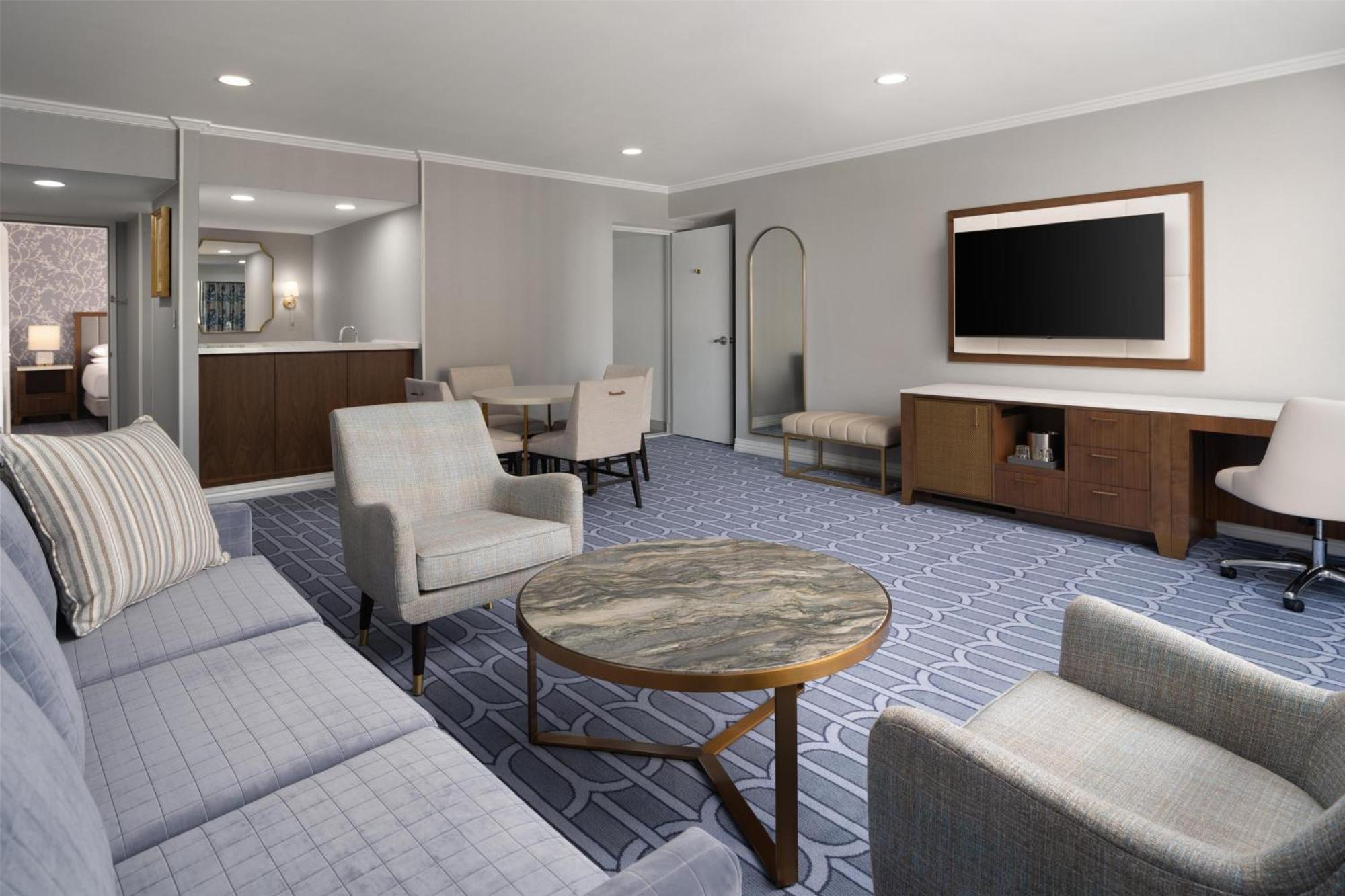 Hilton Riverside Hotel 4*