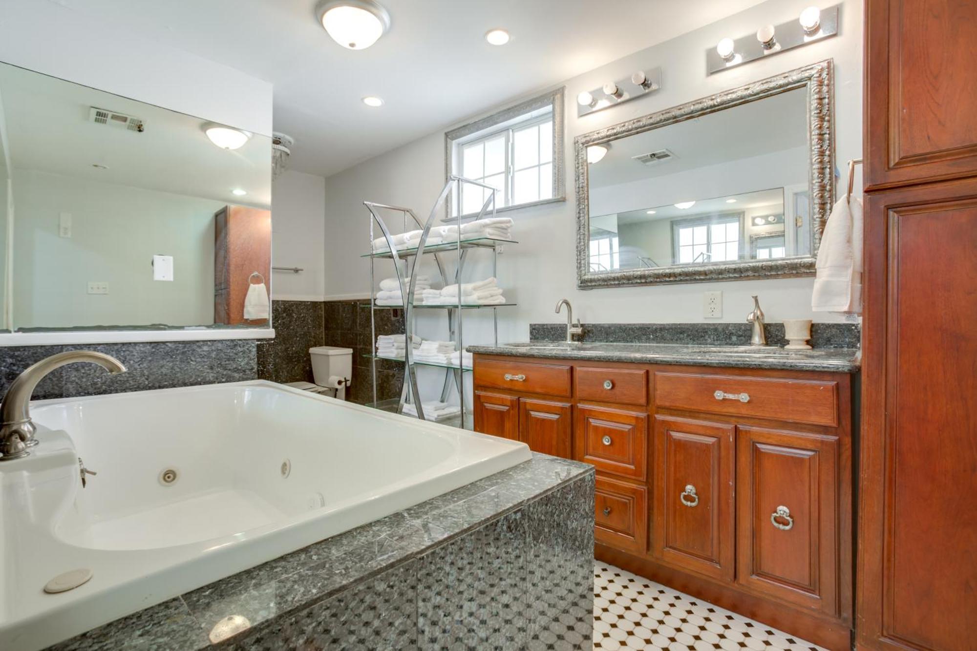 2 Mi To Audubon Park Glam Nola Gem