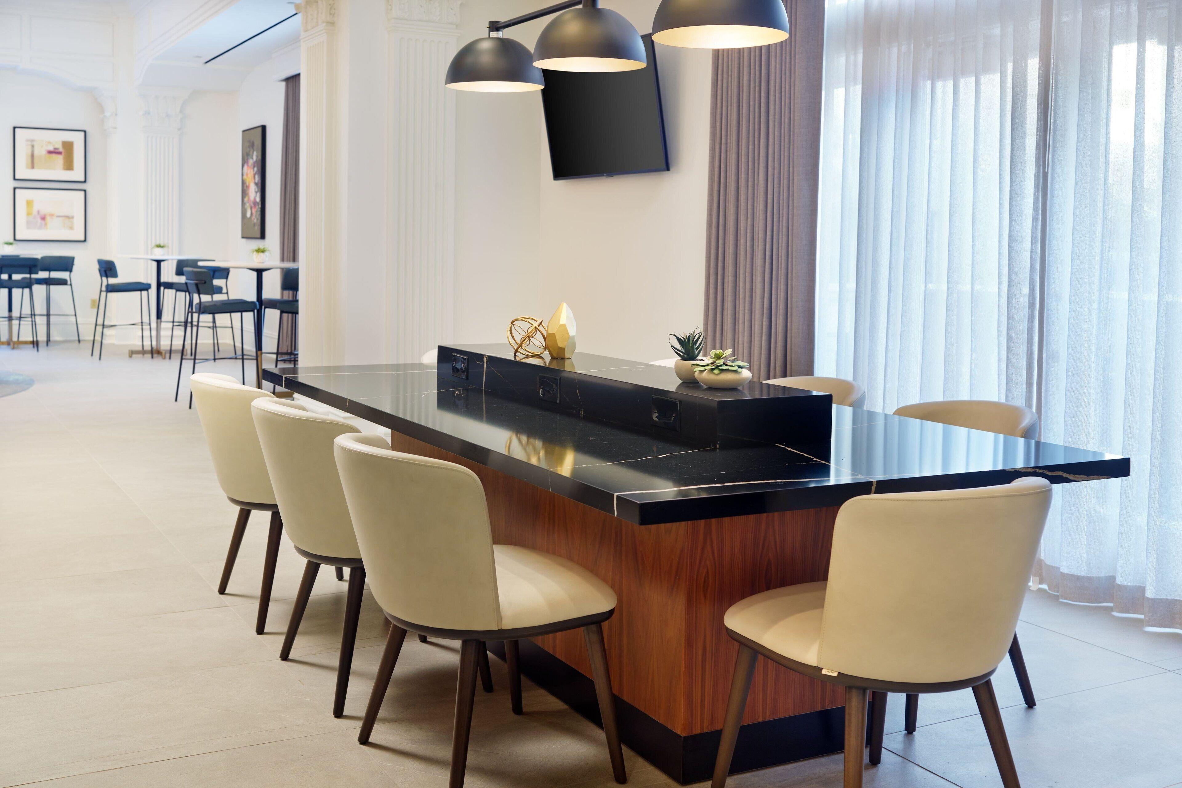 Courtyard By Marriott French Quarter/iberville Hotel 3*