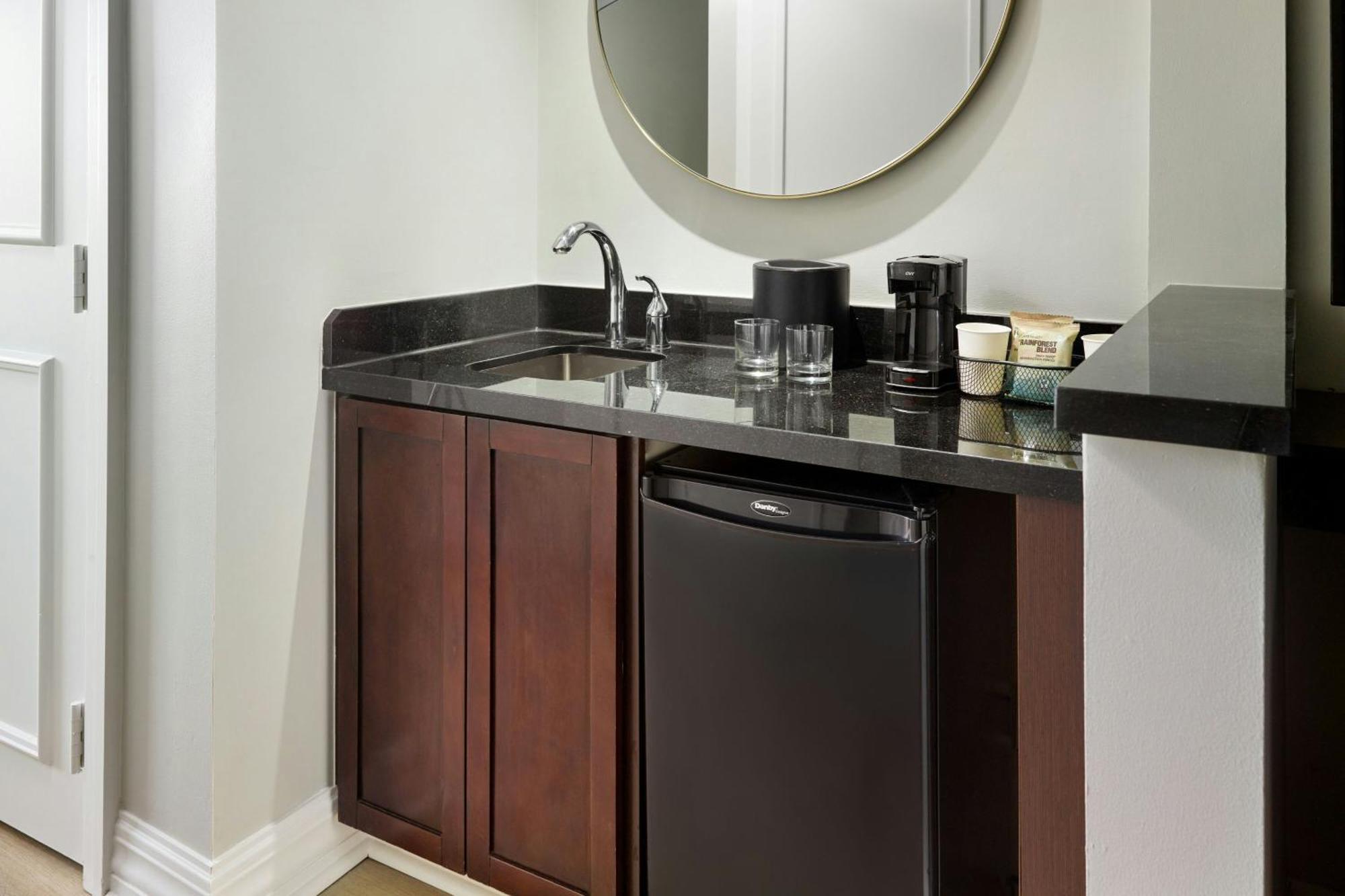 Hotel Courtyard By Marriott French Quarter/iberville New Orleans