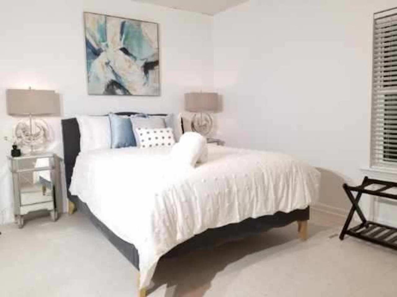 9br-sleeps 19. Amazing Deal!! 4*