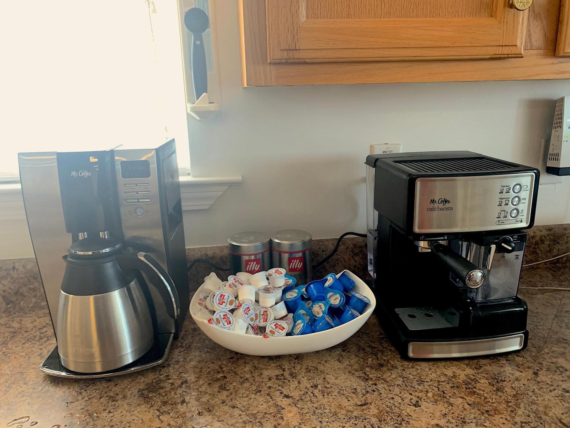 9br-sleeps 19. Amazing Deal!! Hotel