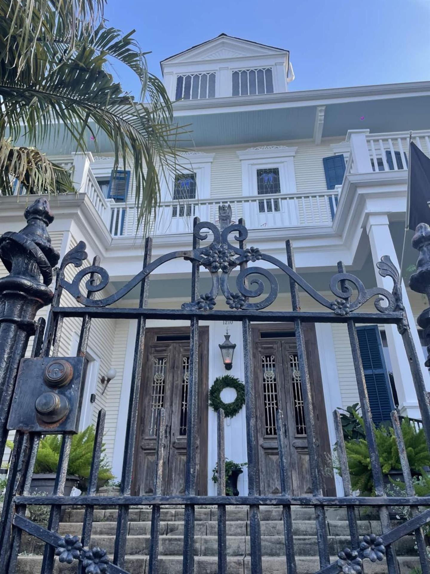 Historic- Salt Pool-balconies-near French Quarter * New Orleans