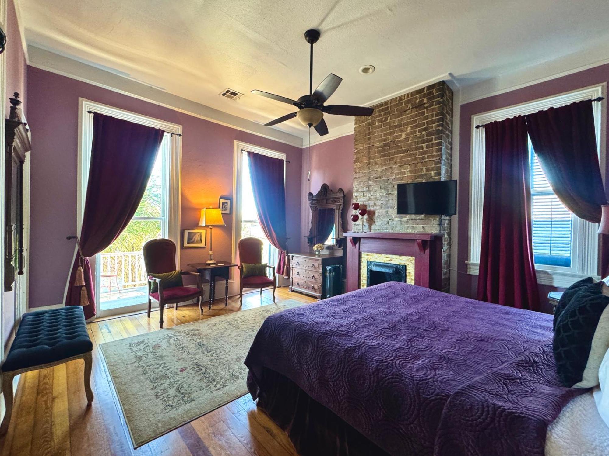 Historic- Salt Pool-balconies-near French Quarter Holiday home