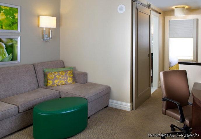 Courtyard By Marriott French Quarter/iberville Hotel 3*