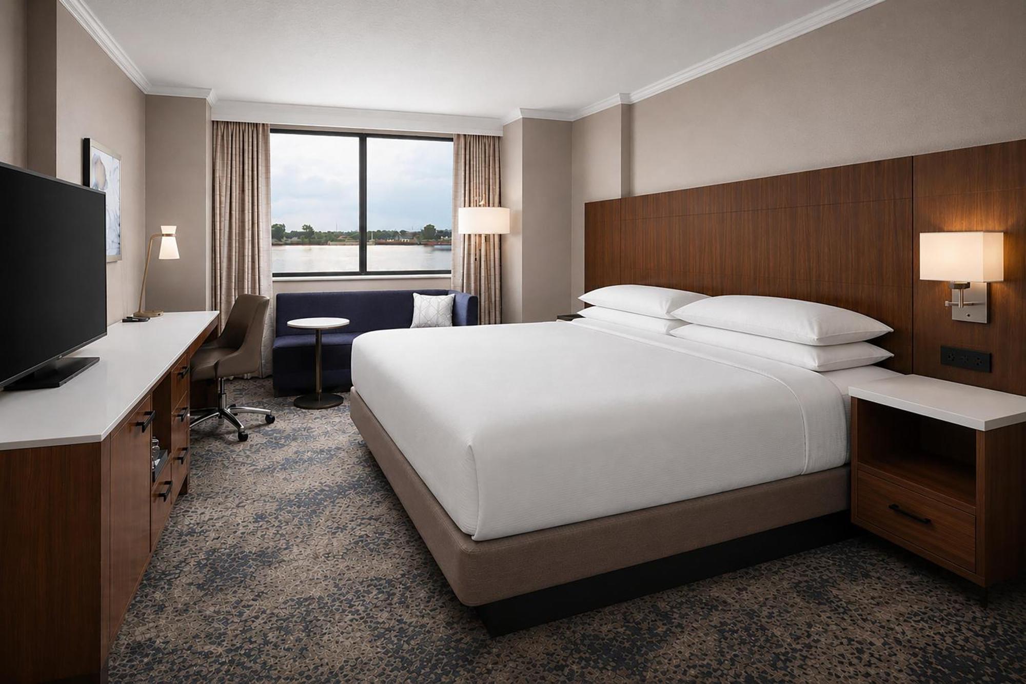 Hilton Riverside Hotel 4*