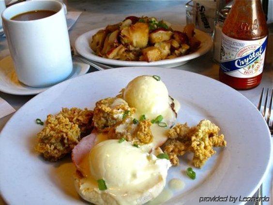 On St. Peter, A French Quarter 3* New Orleans