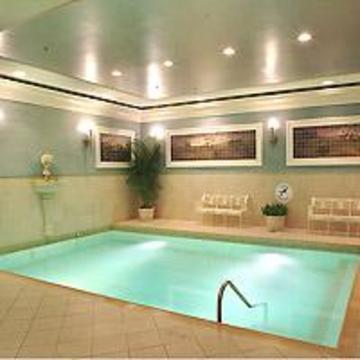 Hotel Courtyard By Marriott French Quarter/iberville 3*