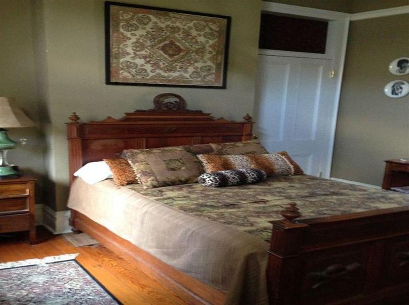 Five Continents Bed & Breakfast 3*