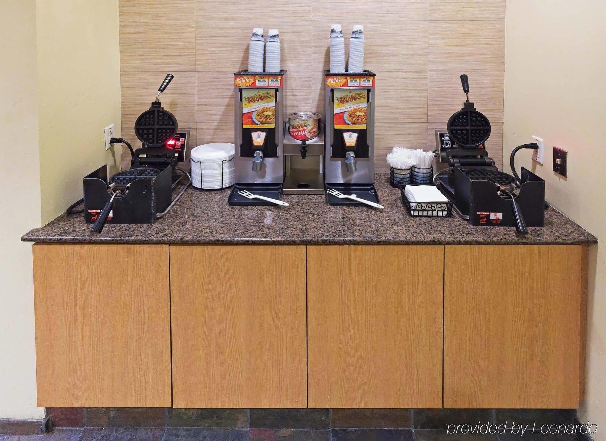 Hotel La Quinta & By Wyndham Downtown 3*