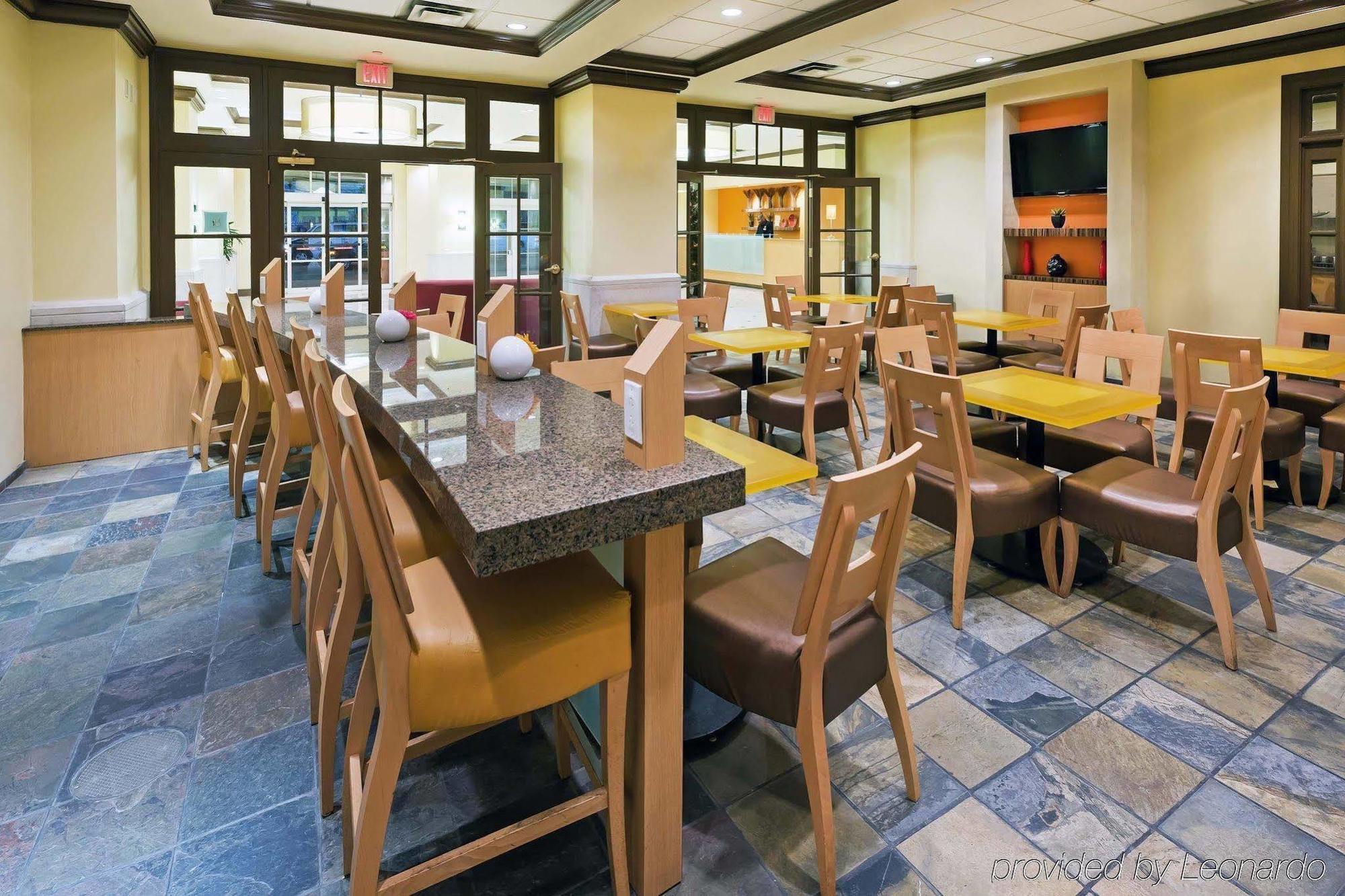 Hotel La Quinta & By Wyndham Downtown