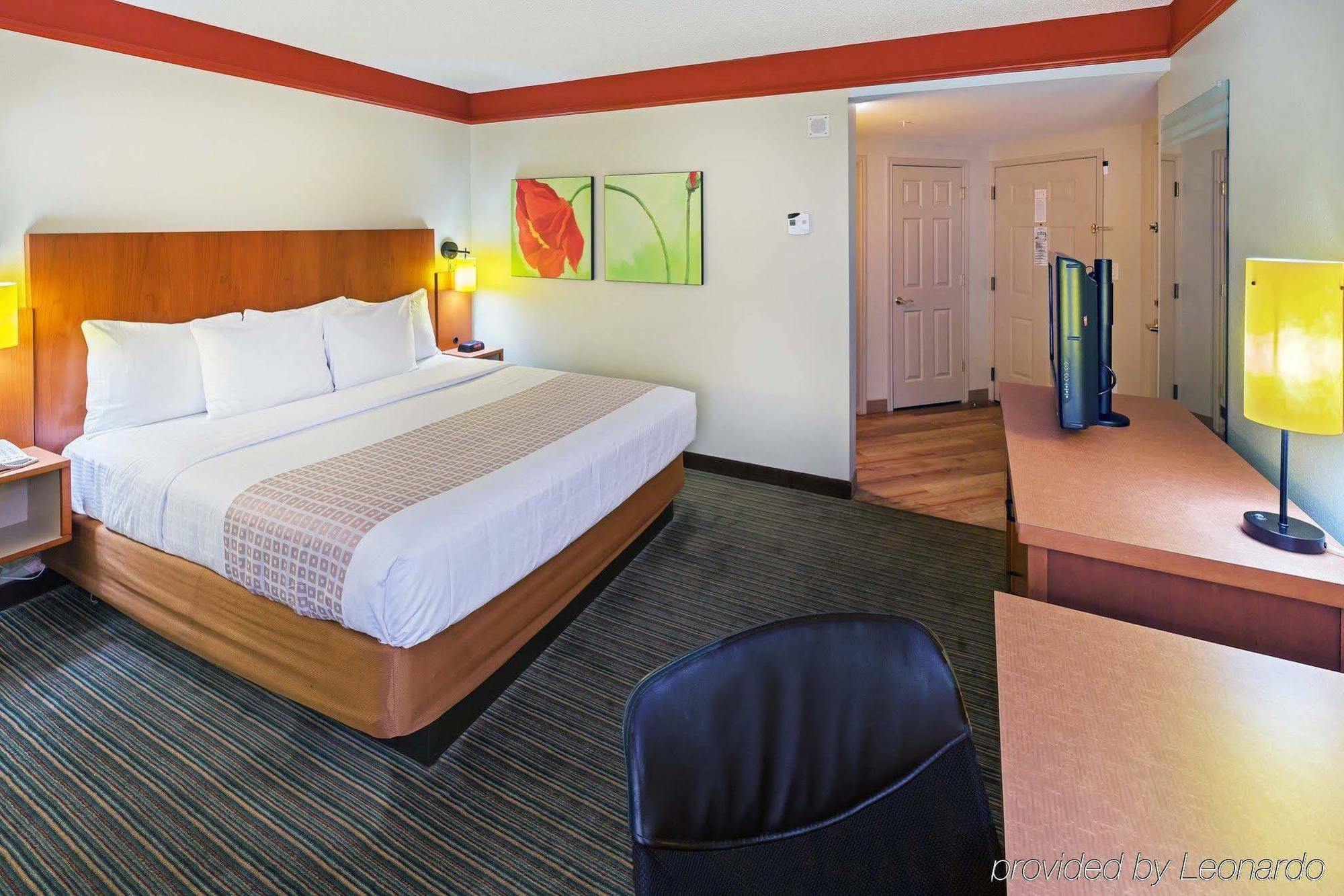 La Quinta & By Wyndham Downtown Hotel New Orleans