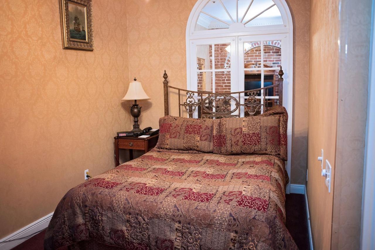 Quarter House Hotel 3*